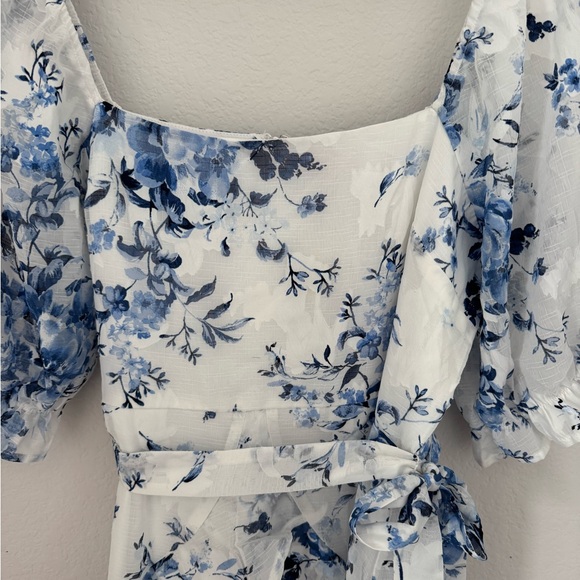 Francesca's Collections Blue and White Floral Long Sleeve Dress - Picture 2 of 4